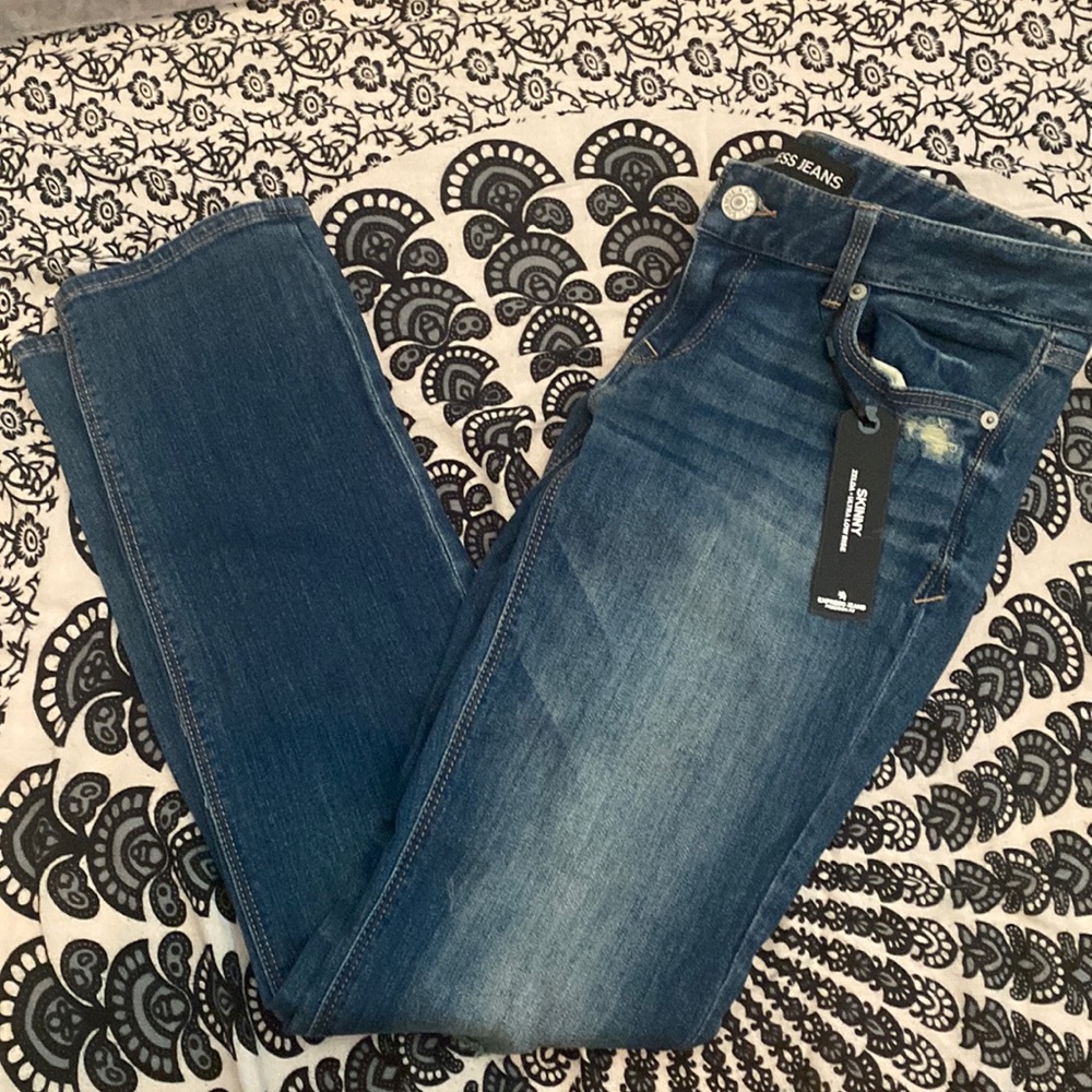 Express Ultra Low Rise Distressed Skinny Jeans - NWT - size 6